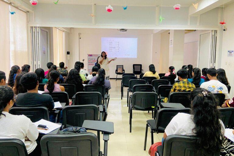 A/L Japanese Paper Discussion with Anju Sensei Guiding students with insights and exam tips for success!