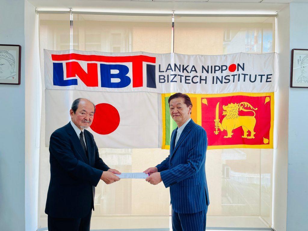 Visiting Professor Tomio Uchida joins a meeting with the Japanese Lecturers