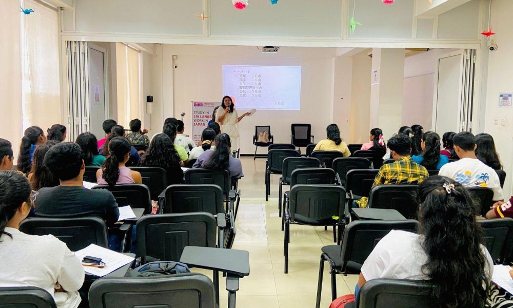 A/L Japanese Paper Discussion with Anju Sensei Guiding students with insights and exam tips for success!